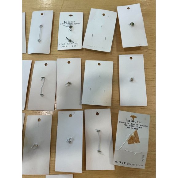 Vintage Miscellaneous Buttons for Jewelry/Clothing (19 New in Packaging) - Picture 7 of 9